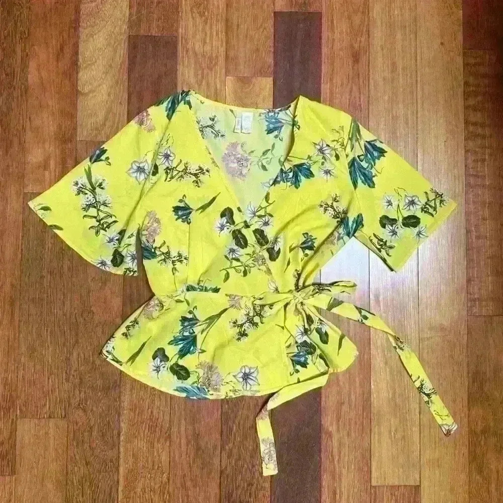 Japna | Yellow floral short  sleeve wrap top size medium (fits smaller)